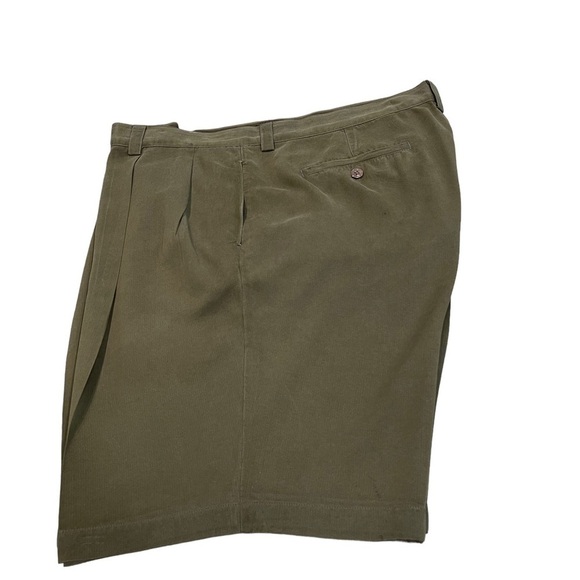 Tommy Bahama 100% silk, Relax fit, size 42 men’s shorts - Picture 2 of 6